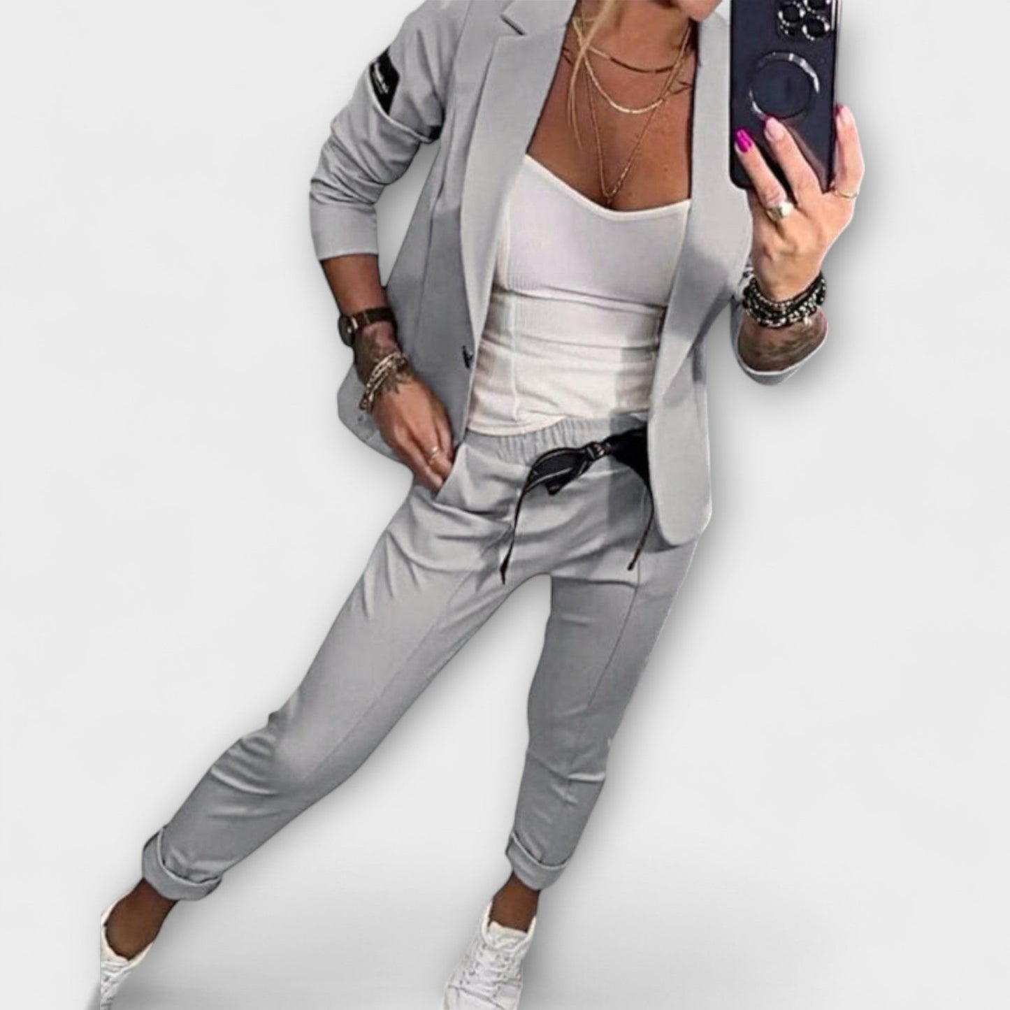 Modehus | Elegant sett med topp, jakke og bukser