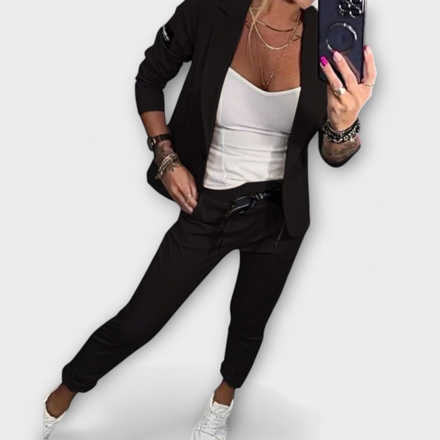 Modehus | Elegant sett med topp, jakke og bukser