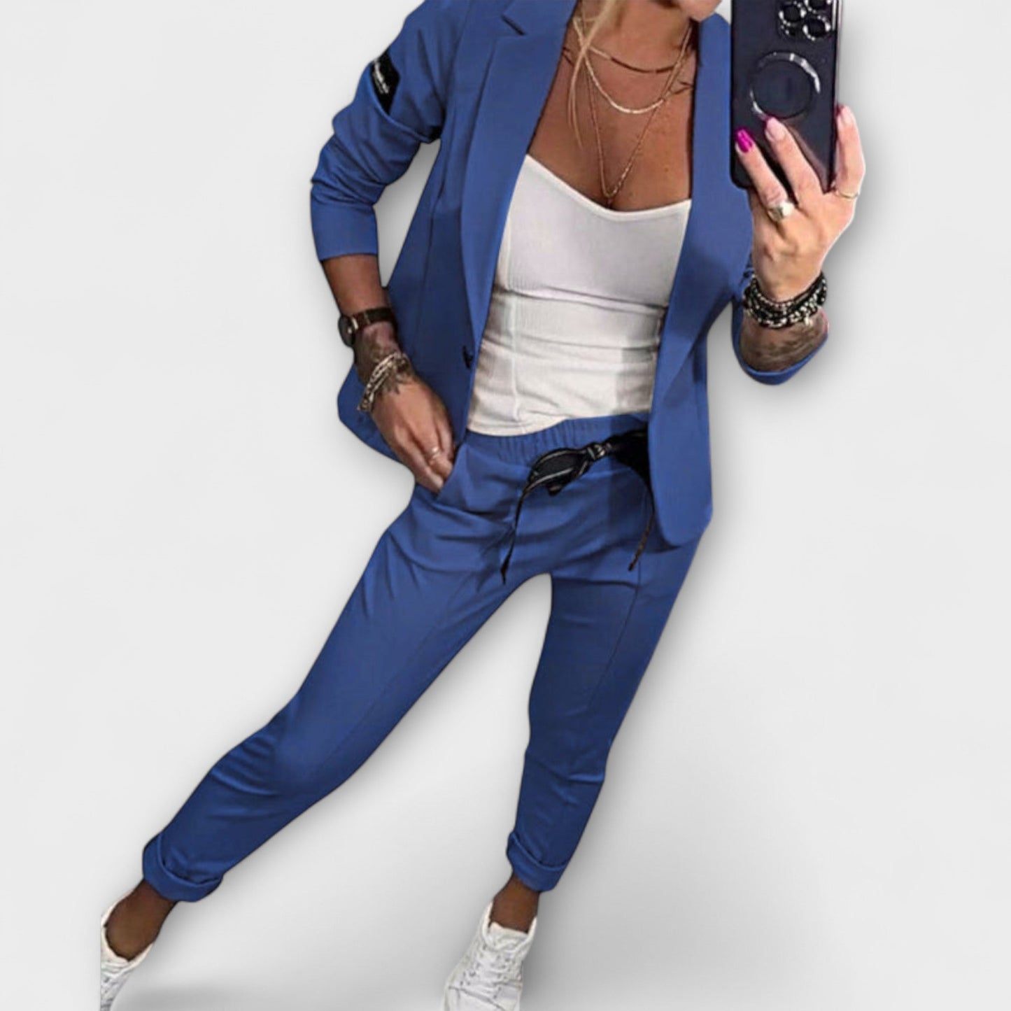 Modehus | Elegant sett med topp, jakke og bukser