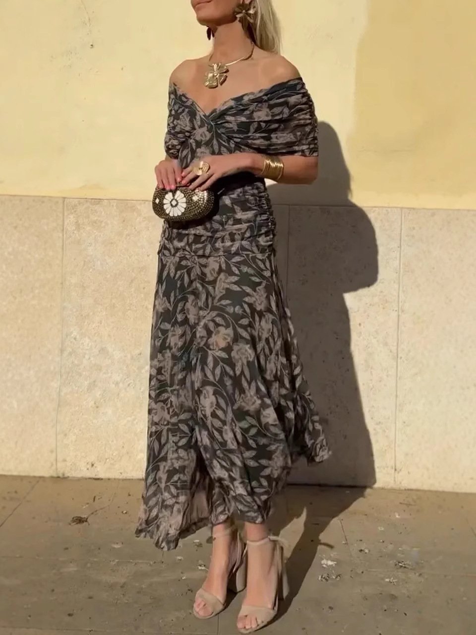 Modehus | Maxi Blomsterkjole med Bare Skuldre