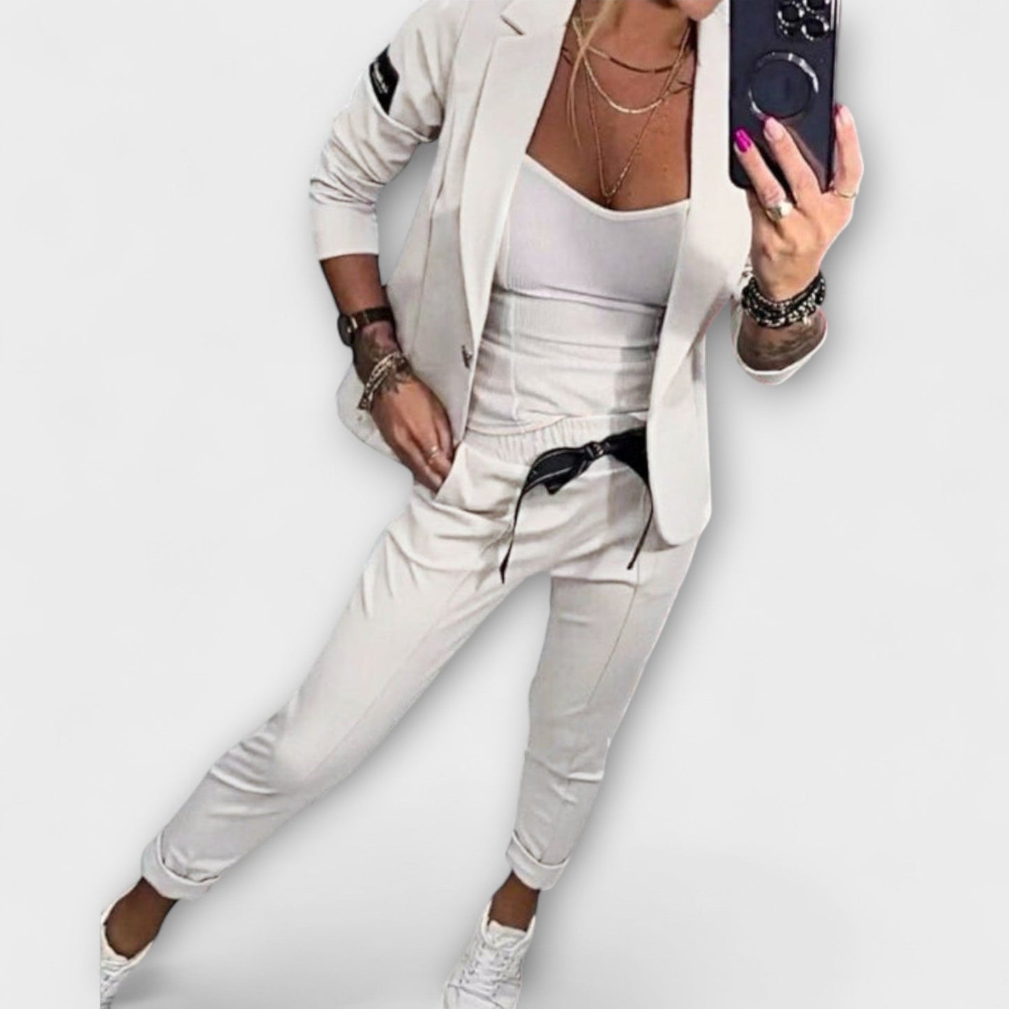 Modehus | Elegant sett med topp, jakke og bukser