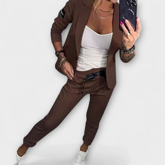 Modehus | Elegant sett med topp, jakke og bukser