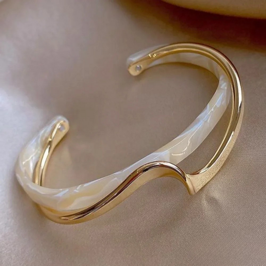 Modehus | Elegant Armbånd i Gull med Hvit Opal