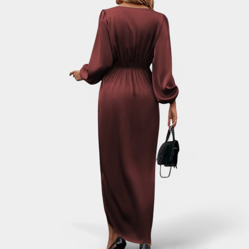 Modehus | Elegant midikjole med V-hals og lange ermer