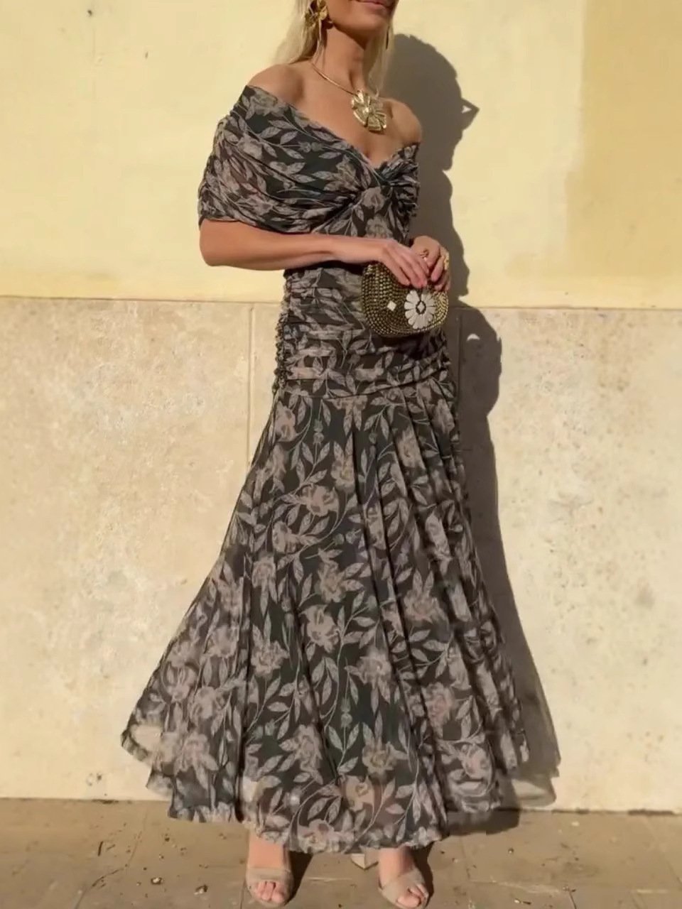 Modehus | Maxi Blomsterkjole med Bare Skuldre